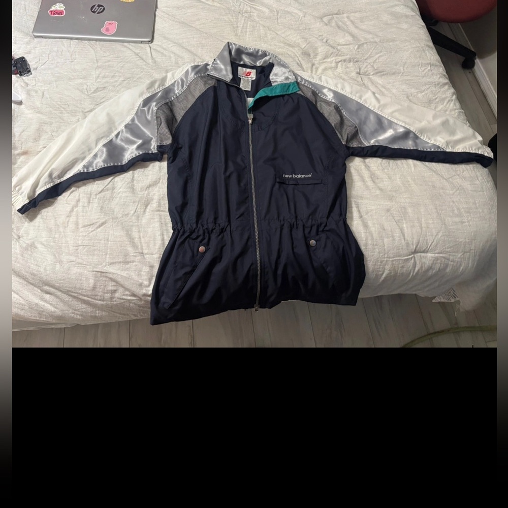 VINTAGE 90s NEW BALANCE WINDBREAKER